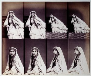 Porträt von Henriette Rosine Bernard genannt Sarah Bernhardt (1844-1923) im Bühnenkostüm von Andre Adolphe Eugene Disderi