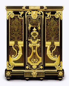 Eine Louis XIV vergoldete kleine Armoire, 1700-10