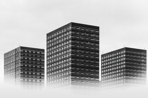 Neblige Stadttürme