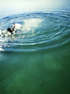 Surfer unter der Oberfläche von Angelo Cerantola