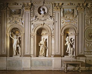 Die Galleria di Carracci (Detail der vergoldeten Stuckwanddekoration mit Marmorskulpturen)