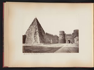 Ansicht der Pyramide des Caius Cestius und Porta Ostiense in Rom, Italien von Anonymous