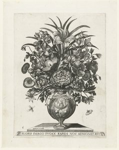 Groteske Vase mit einem Putto und Girlanden