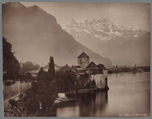 Schloss Chillon am Genfersee, in der Ferne die Dents du Midi