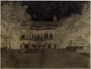 Landhaus von einem Garten aus gesehen von Anonymous