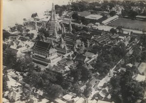Tempelkomplex von Wat Arun in Bangkok, aus der Luft gesehen von Anonymous