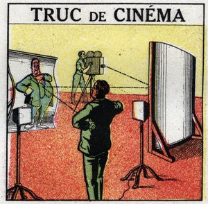 Kinematograph: Filmrequisiten. Verformte Spiegel geben die Illusion, Monster zu filmen. Anonyme Illustration von 1925. Private Sammlung.