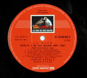 Etikett der Schallplatte 33 Umdrehungen (Vinylplatte) der Marke „EMI die Stimme seines Herrn“ von Pablo Casals, der die 6 Suiten für Cello von Johann Sebastian Bach interpretiert.