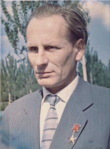 Mikhail Vasilyevich Melnikov (1919-1996), Raketenmotoren-Designer - Anonym. Farbfotografie Private Sammlung von Anonymous Anonymous