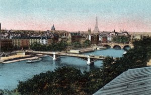 Paris: Panorama der Seine mit dem Eiffelturm im Hintergrund. Fotografie von 1920 im „Artistic Album“ der Stadt Paris. Private Sammlung.