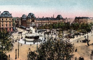 Paris: Blick auf den Place de la Republique mit der Statue der Republik. Fotografie von 1920 im „Artistic Album“ der Stadt Paris. Private Sammlung.
