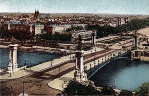 Paris: Blick auf die Brücke Alexandre III über die Seine. Fotografie von 1920 im „Artistic Album“ der Stadt Paris. Private Sammlung. von Anonymous Anonymous