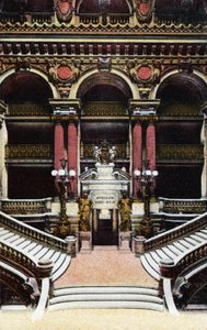 Paris: Blick auf die große Treppe der Oper Garnier. Fotografie von 1920 im „Artistic Album“ der Stadt Paris. Private Sammlung. von Anonymous Anonymous
