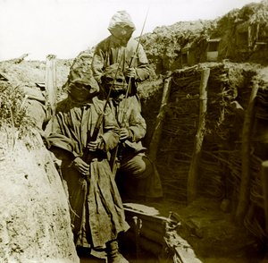 Fotografie - Stereoskopische Glasplatte über den Ersten Weltkrieg: Soldat mit Schutzanzug gegen Gasangriffe. Private Sammlung