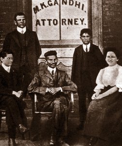 Porträt des politischen Führers Mohandas Karamchand Gandhi (1869-1948), Anwalt in Durban, Südafrika. Fotografie 1893