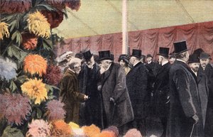 Die Chrysanthemen-Party: Offizielle Chrysanthemen-Ausstellung. Gravur. Aus der Zeitung „Le petit parisien“ am 20.11.1910. Private Sammlung. von Anonymous Anonymous