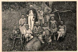 Der Entdecker Pierre Savorgnan de Brazza (1852-1905) und eine Gruppe von Einheimischen aus dem Apostolischen Vikariat der beiden Guineas in Gabun. Gravur in „Les Missions Catholiques au XIXème Siècle“ von Louis-Eugène Louvet. Private Sammlung. von Anonymous Anonymous