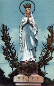 Die gekrönte Jungfrau in Lourdes - Hautes Pyrénées um 1900