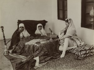 Damen, die sich im Harem ausruhen, späte 19. Jahrhundert