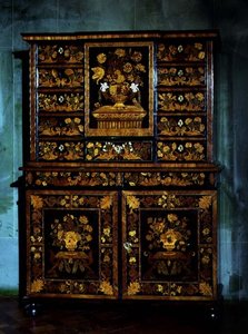 Marketerie-Schrank