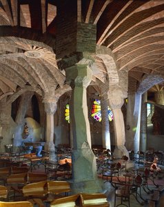 Spanien, Region Katalonien, Provinz Barcelona, Landkreis Baix Llobregat, Santa Coloma de Cervelló, Kirche von Colonia Güell, Krypta der Kirche