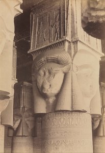 Dendera, Innenraum des Tempels, Hathor-Kapitelle