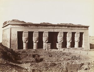 Tempel von Dendera, Blick von Nordosten auf die Fassade des Tempels