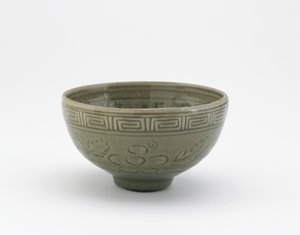Servierschale im Stil der Longquan-Ware, frühes 19. Jahrhundert