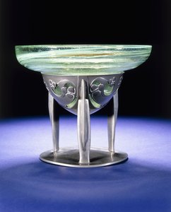 Eine Liberty Tudric Zinnschale mit Clutha-Glaseinsatz von James Couper & Sons, ca. 1902-05