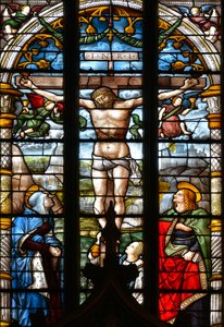 Die Kreuzigung, mit der Jungfrau Maria, dem Heiligen Johannes und Maria Magdalena am Fuß des Kreuzes - Buntglasfenster in der Kapelle des Heiligen Sakraments, von Arnaud de Moles (1470-1520) vollendet 1513 - Kathedrale Sainte Marie d