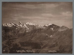 Blick auf die Gspaltenhorn, die Blüemlisalp und die Schilthorn in den Berner Alpen (Panorama der Jungfraukette)