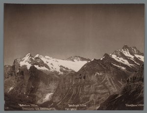 Blick auf die Wetterhorn, die Berglistock und die Schreckhorn in den Berner Alpen (Panorama der Jungfraukette)