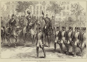 Parade in Madrid vor dem Prinzen von Wales und dem König von Spanien, die Guardia Civile marschiert vorbei von Arthur Hopkins