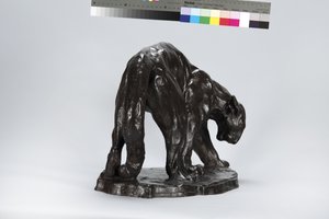 Großer Puma riecht Ochsenfährte von Arthur Putnam