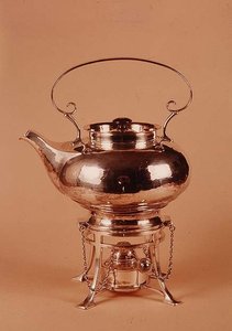 Kessel und Spiritusbrenner, hergestellt von der Birmingham Guild of Handicraft, um 1905-10 von Arthur Stansfield Dixon