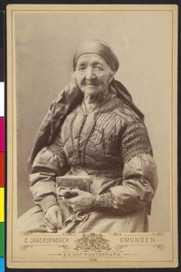 Alte Frau in Tracht - Oberösterreich von Artist Unknown