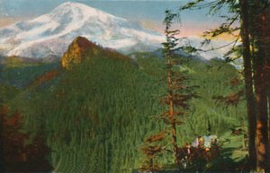 Die Straße am Rickseeker Point, Mount Rainier in der Ferne, Washington, ca. 1916