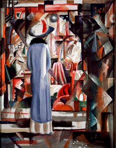 Große beleuchtete Vitrine, eine Frau mit langem Mantel und Hut betrachtet eine Vitrine von August Macke