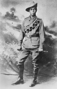 Porträt eines Aborigine-Soldaten, 234 Private (Pte) Walter Christopher (Chris) George Saunders, ca. 1916 von Australian Photographer