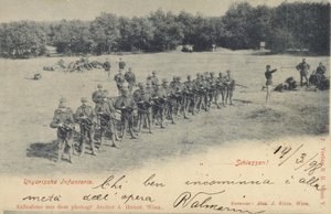 Ungarische Infanterie erhält den Feuerbefehl von Austrian Photographer