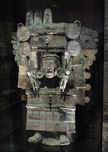 Weihrauchbrenner in Form der Göttin der Landwirtschaft Chicomecoatl, Tlahuac, Spätpostklassische Periode, ca. 1500