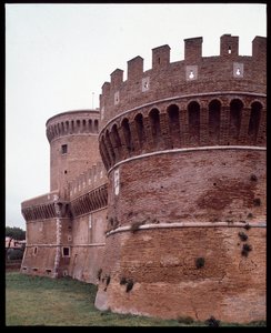 Mittelalterliche Kunst: Ansicht der Burg von Papst Julius II. (Giulio), realisiert von Architekt Baccio Pontelli, Gregoriopoli von Baccio Pontelli