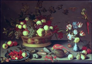 Ein Korb mit Trauben und anderem Obst