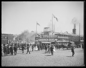 Passagierschiff Christopher Columbus angedockt an den Goodrich Docks, Chicago, Illinois, USA, ca. 1905 (s/w Foto) von Barnes and Crosby
