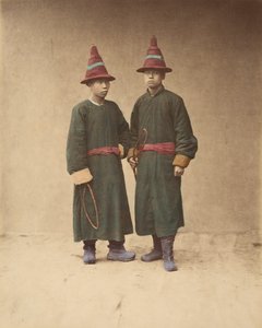 [Zwei chinesische Männer in passender traditioneller Kleidung], 1870er Jahre von Baron Raimund von Stillfried