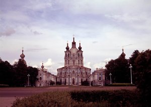 Architektur: Ansicht des Smolny-Klosters, erbaut zwischen 1748 und 1835 von Francesco Bartolomeo Rastrelli, Sankt Petersburg, Russland von Bartolomeo Franceso Rastrelli