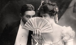 Billie Burke und Farren Soutar in einer Szene aus The Belle of Mayfair, frühes 20. Jahrhundert von Bassano Studio