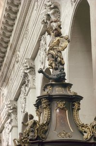 Kanzel, auch Kanzel der Wahrheit genannt, Detail: St. Michael und der Drache, 1749 (vergoldet, Holz und Intarsien)