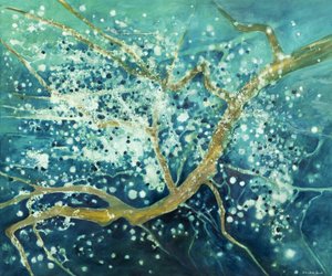Goldene Zweige blaues Wasser