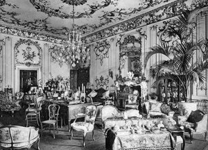 Das Wohnzimmer, Chesterfield House, 1908 von Bedford Lemere and Company